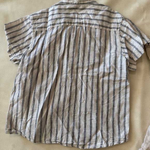 Bundle of boy neutral H&M and old navy shirts - Picture 11 of 14